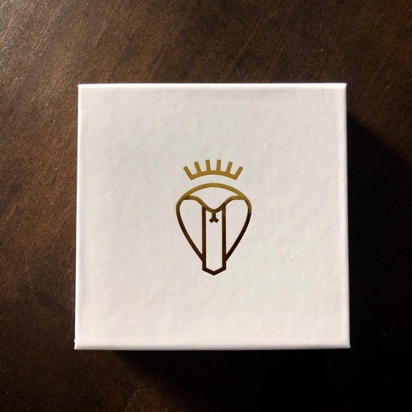 Battington and House of Lashes False Lashes - Picture 4 of 7